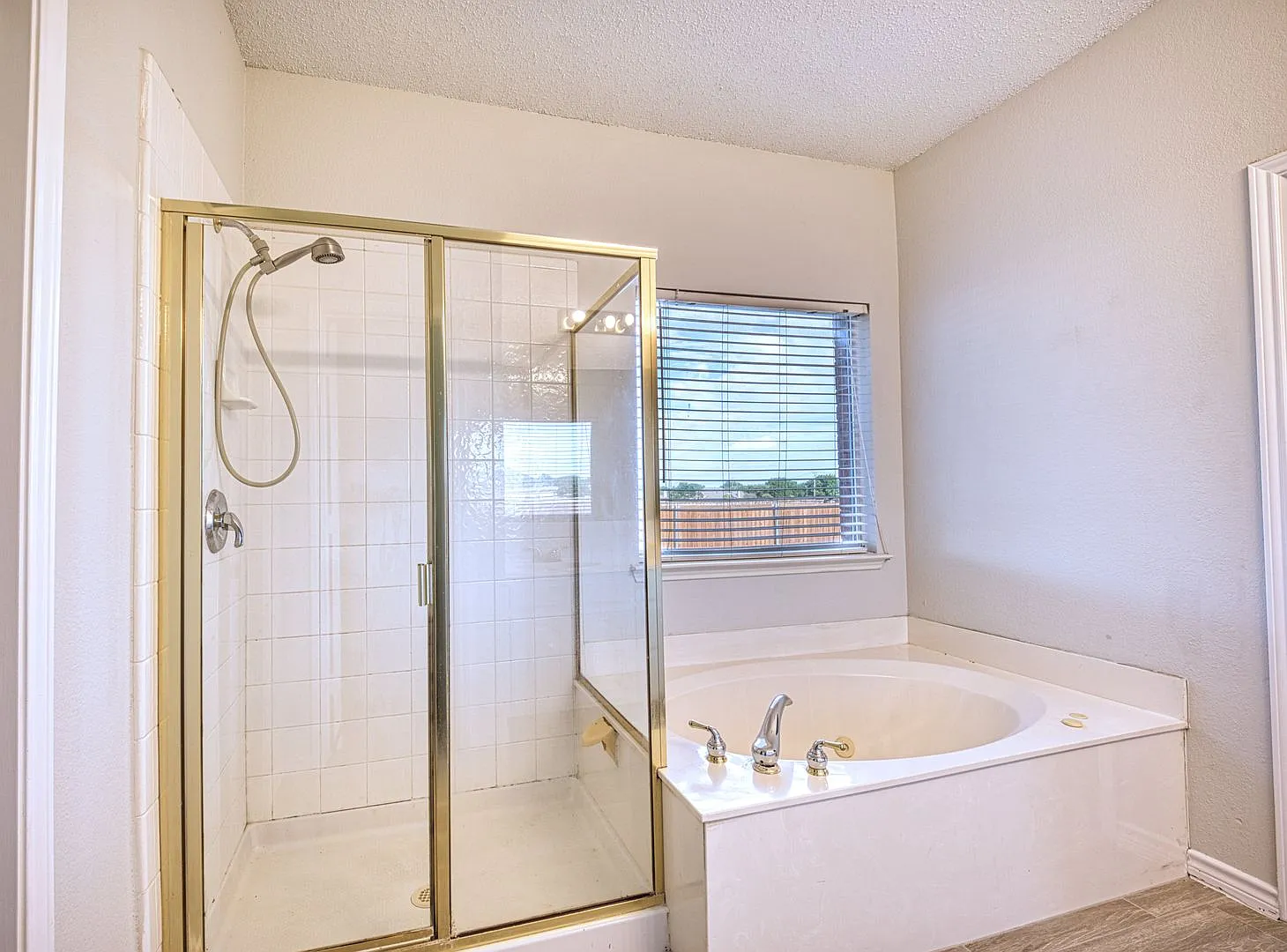 Amazing price for this beautiful four-bedroom home offering more than 2,700 sq ft of living space... — Photo 2