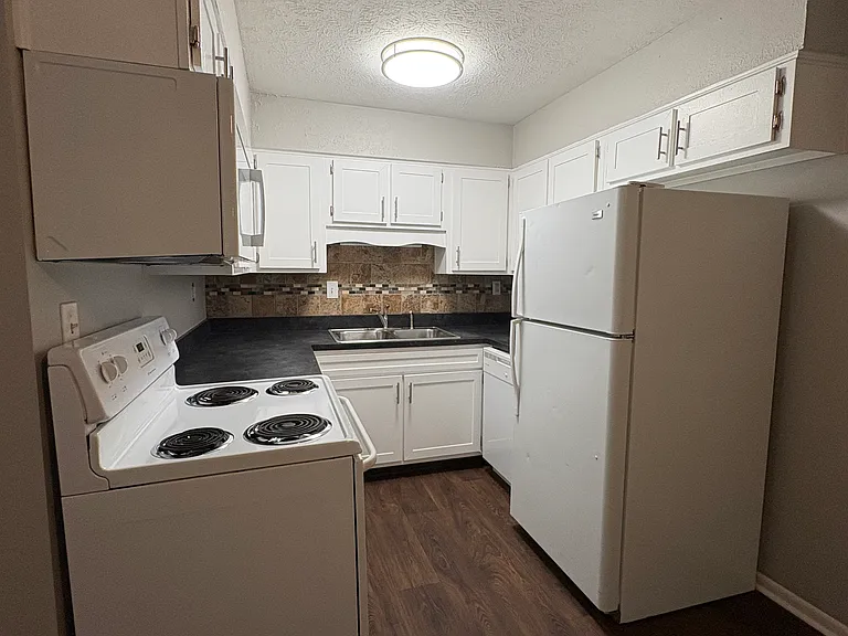 Vernon Cove Apartments — Photo 12
