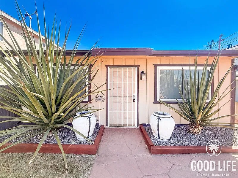 2 bed, 1.0 bath, 624 sqft, $2,400 — Photo 1