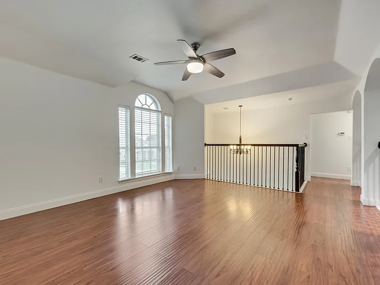 214 Sherwood Dr — Photo 9