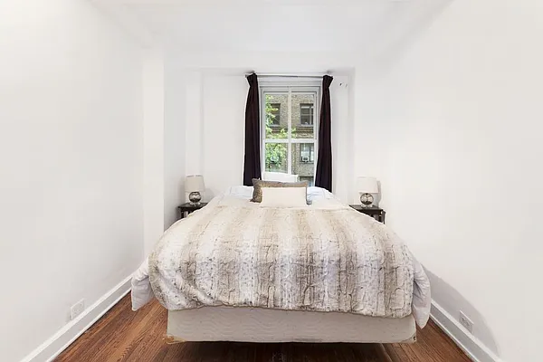 Sold by Triplemint | media 12