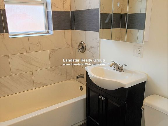 4th image of 4402 N Ashland Ave #3