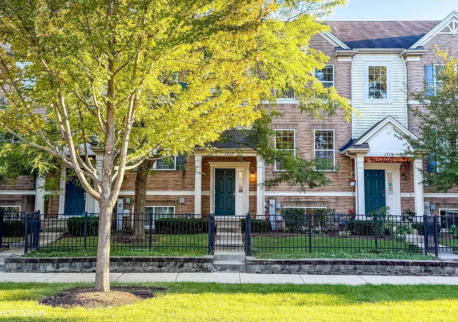 3 bed, 2.5 bath, 1704 sqft, $2,800 — Photo 1