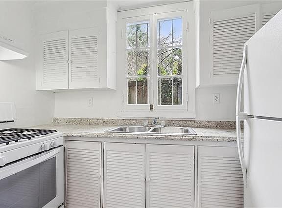 4th image of 2021 Burgundy St