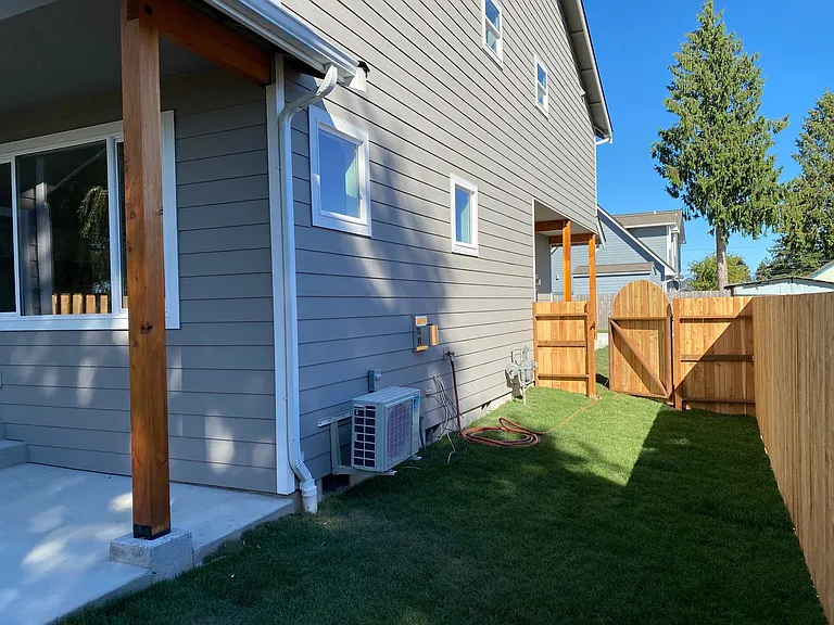 342 N Central St — Photo 2