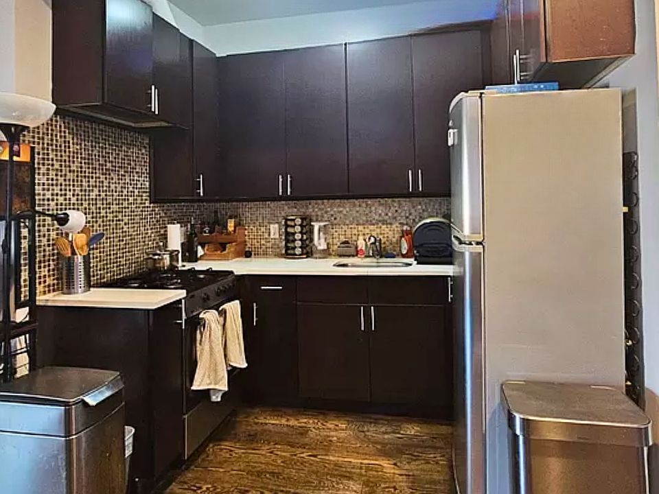 1st image of 3059 Crescent St APT 4R