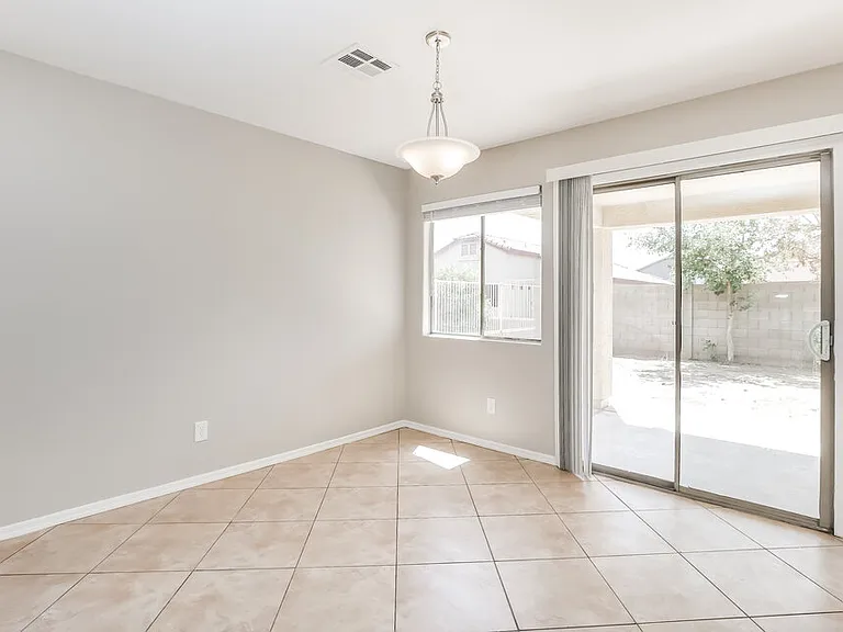 2224 S 83rd Ln — Photo 7