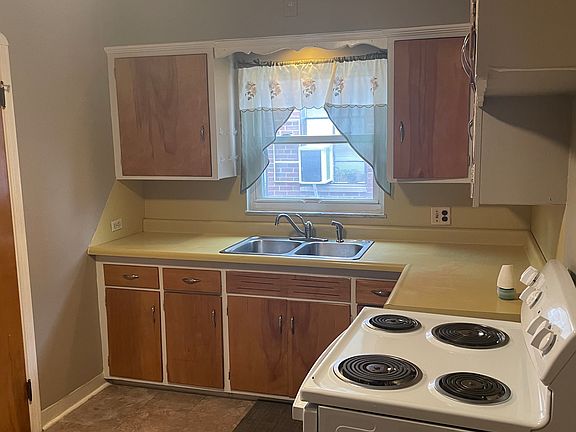 2nd image of 5507 Warwick Dr #1