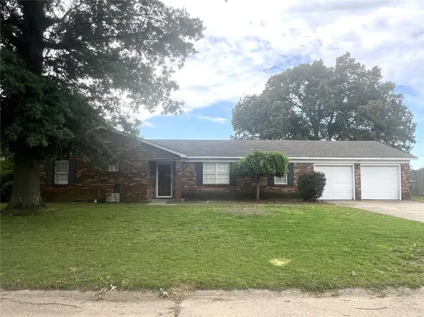 1001 Falcon Dr, Kennett, MO 63857