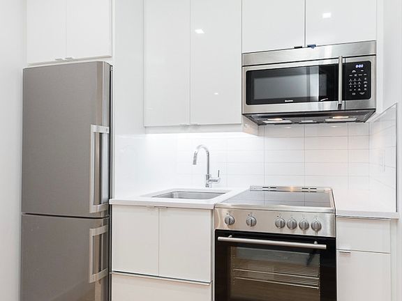 3rd image of 59 Thompson St APT 23