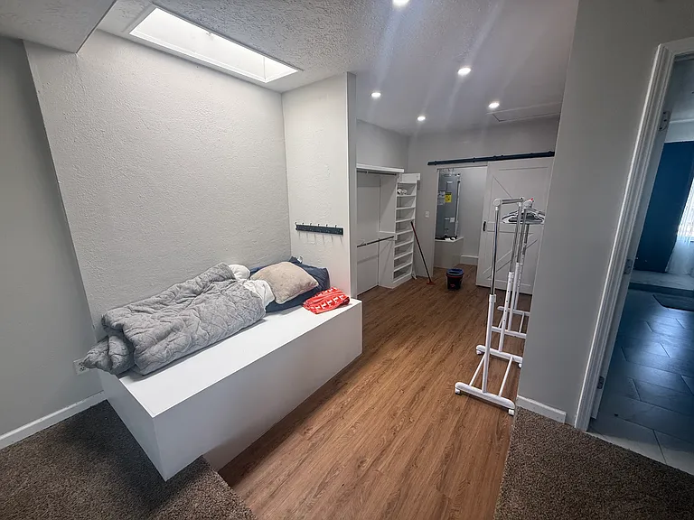 605 E Saint Anne Pl — Photo 9
