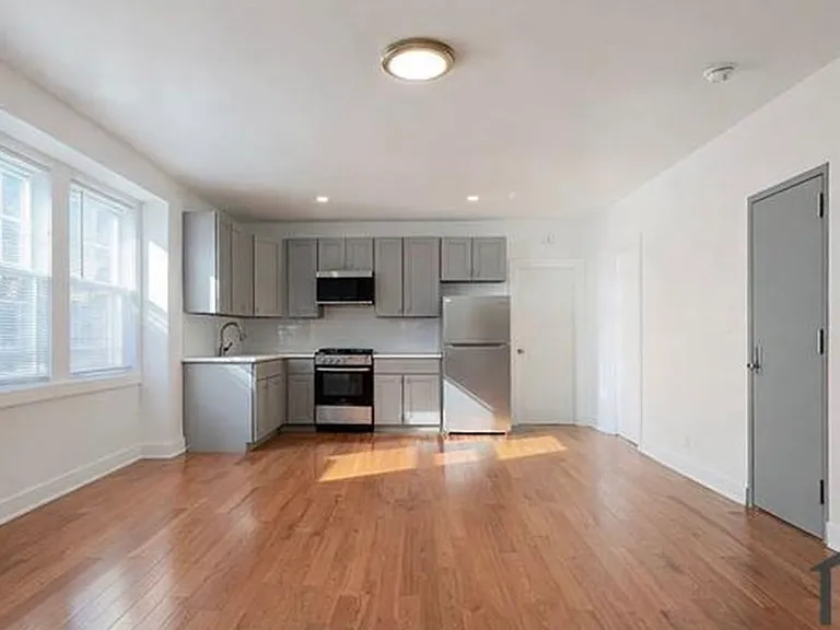14 Touraine Ave #2L — Photo 1
