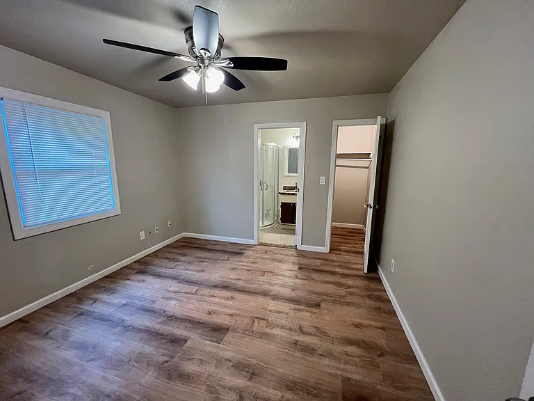 22887 Grand St — Photo 10