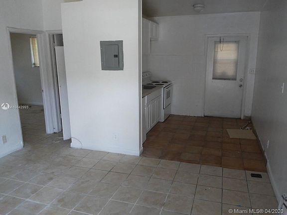 5th image of 436 NW 15th Way #D