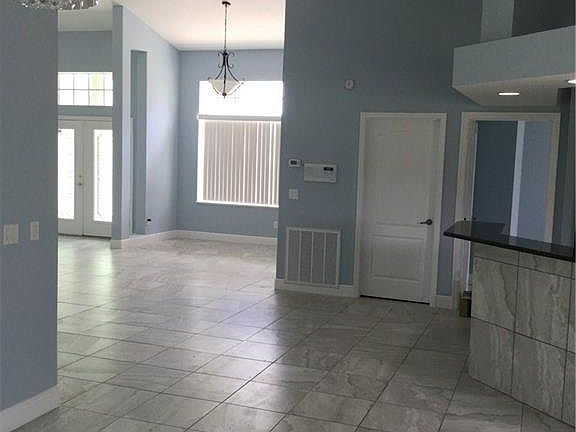 4th image of 2516 SW Edgarce St