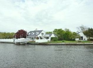 144A Sequams Ln E, West Islip, NY 11795