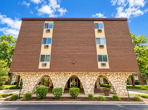 1321 S Finley Rd APT 312, Lombard, IL 60148