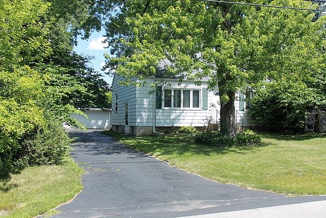 2nd image of 415 N Park St