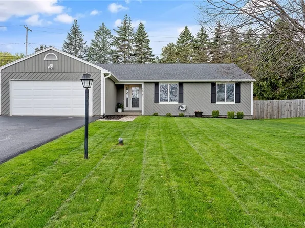 5823 Mountain Laurel Dr, East Syracuse, NY 13057