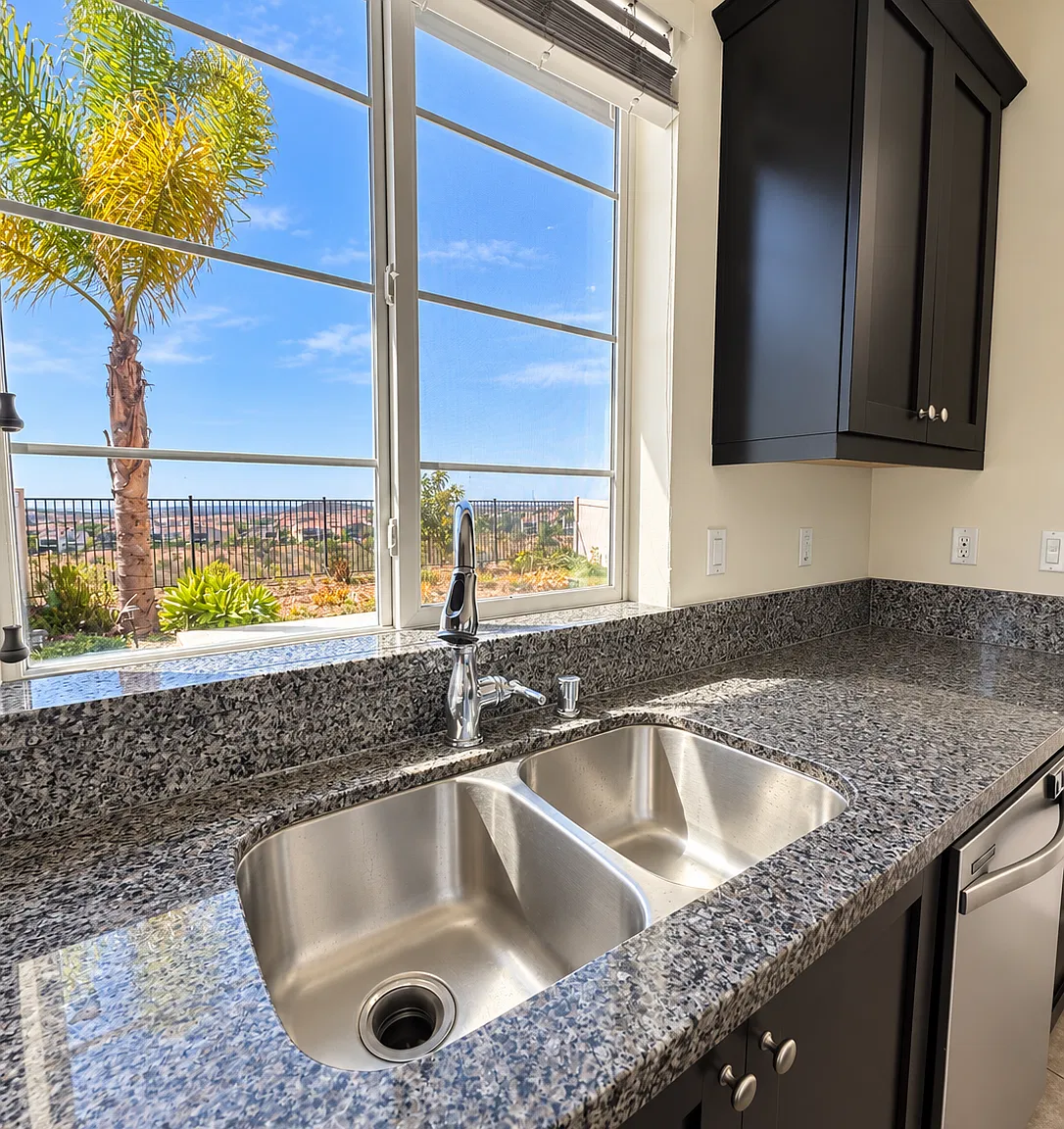 4 bed, 2542 sqft, $4,950 — Photo 4
