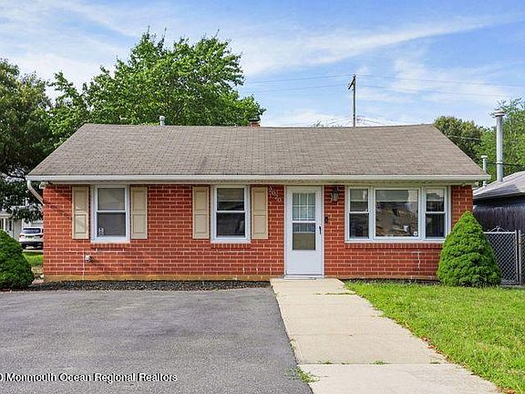 2nd image of 2020 Adams Ave