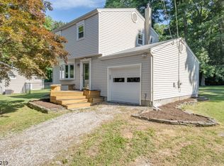 6 Arrowhead Trl, Lake Hopatcong, NJ 07849