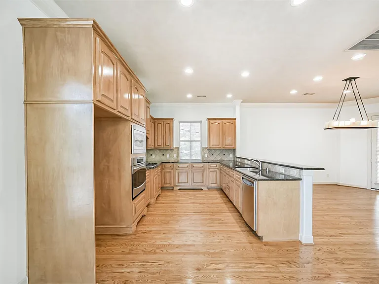 1833 Oakdale St — Photo 16