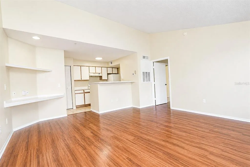 2 bed, 2.0 bath, 1026 sqft, $1,650 — Photo 2