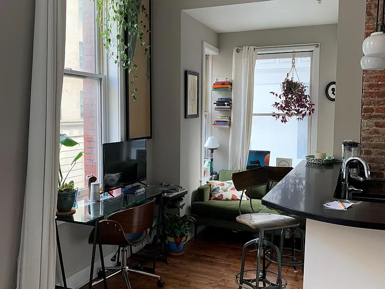 126 S 16th St #2F — Photo 3
