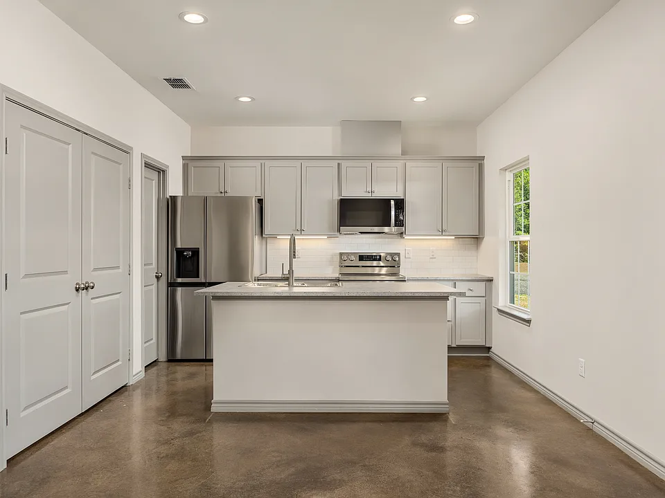 _ Appliances Included! _
Refrigerator, oven, dishwasher, and microwave included _ plus laundry hookups available!