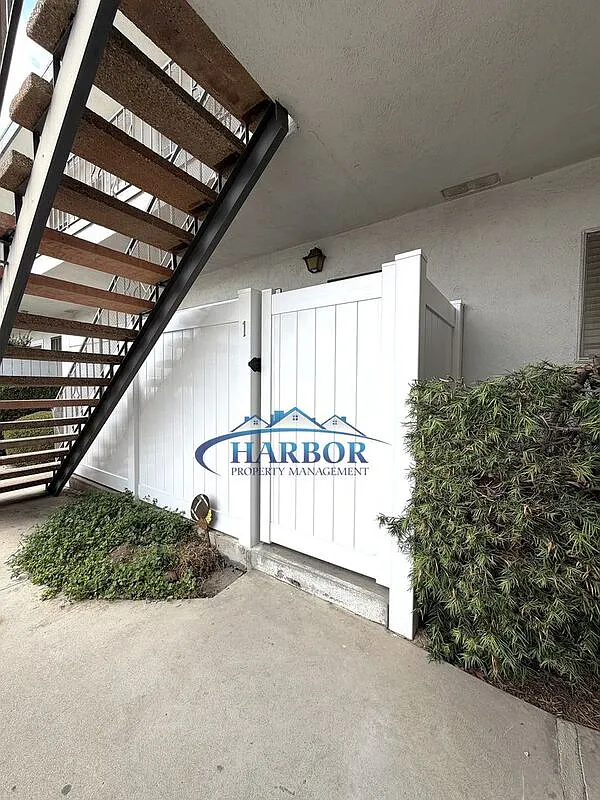 2 bed, 1.5 bath, $2,395 — Photo 2
