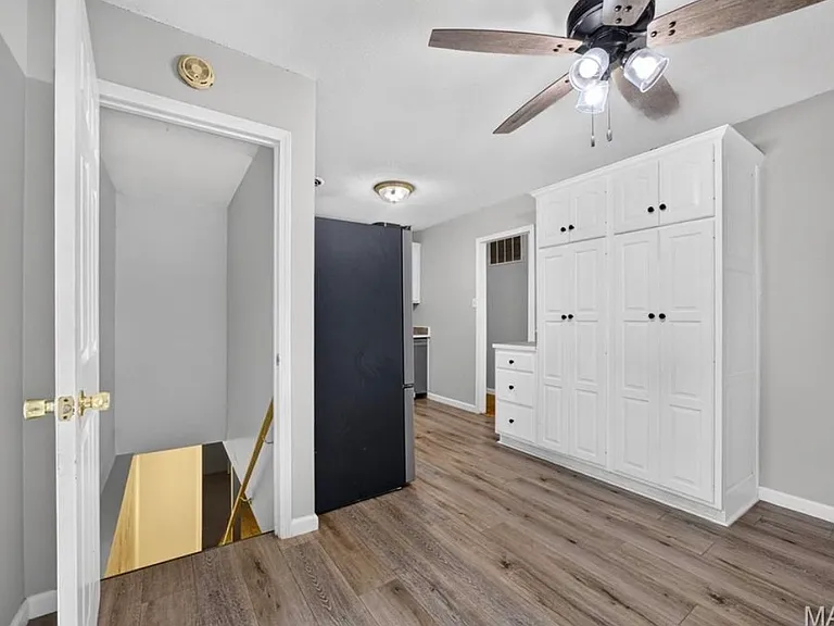 921 Gustane Dr — Photo 16