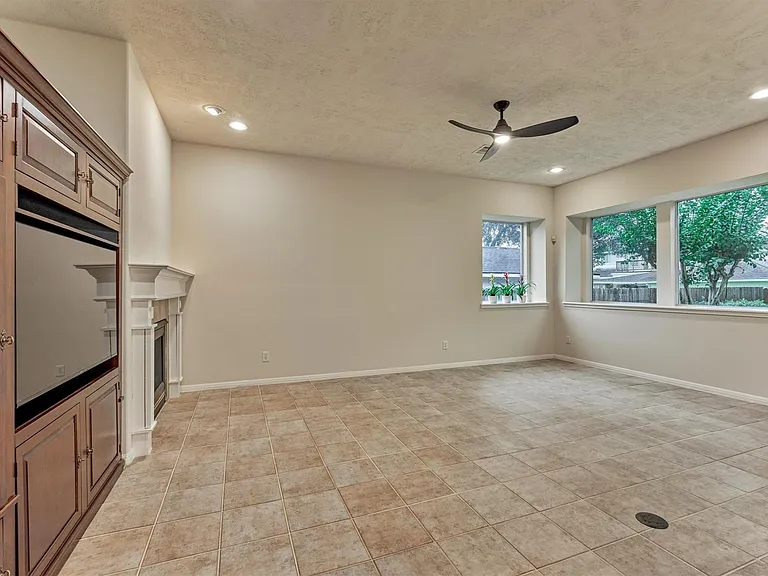 6615 Haughton Dr — Photo 20
