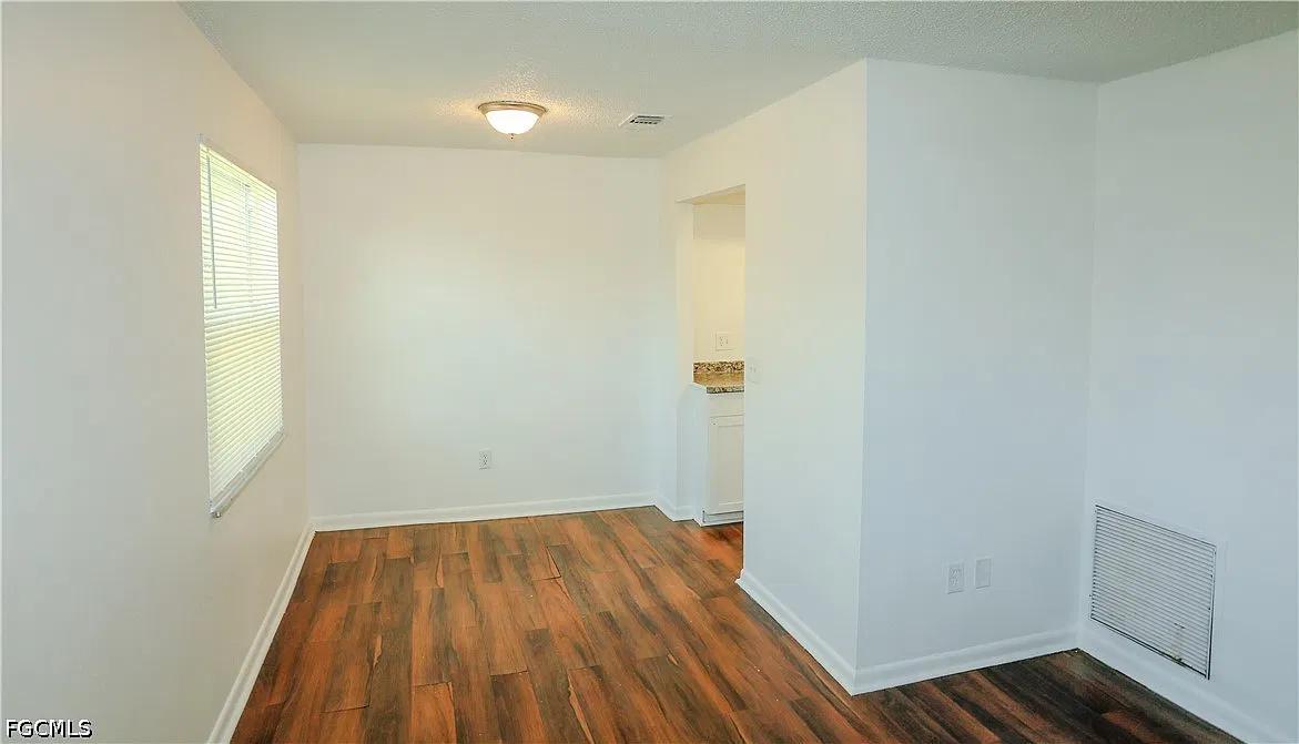 2 bed, 1.0 bath, 790 sqft, $1,050 — Photo 4