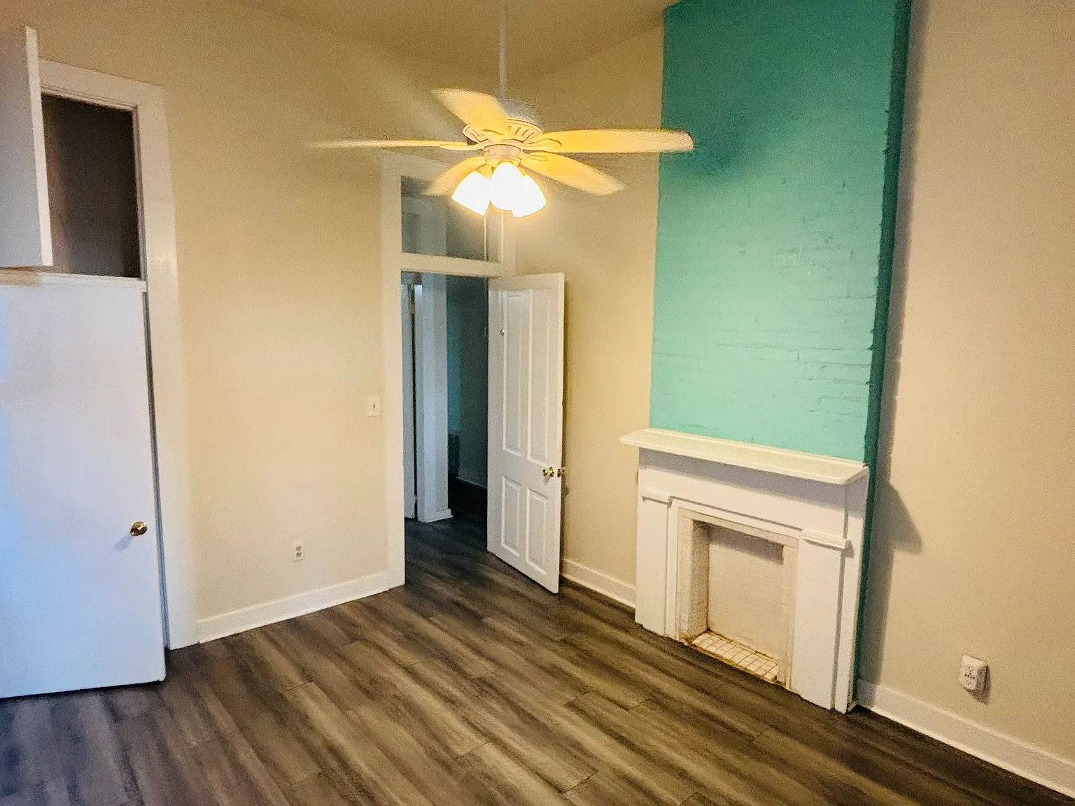 3 bed, 959 sqft, $2,000 — Photo 3