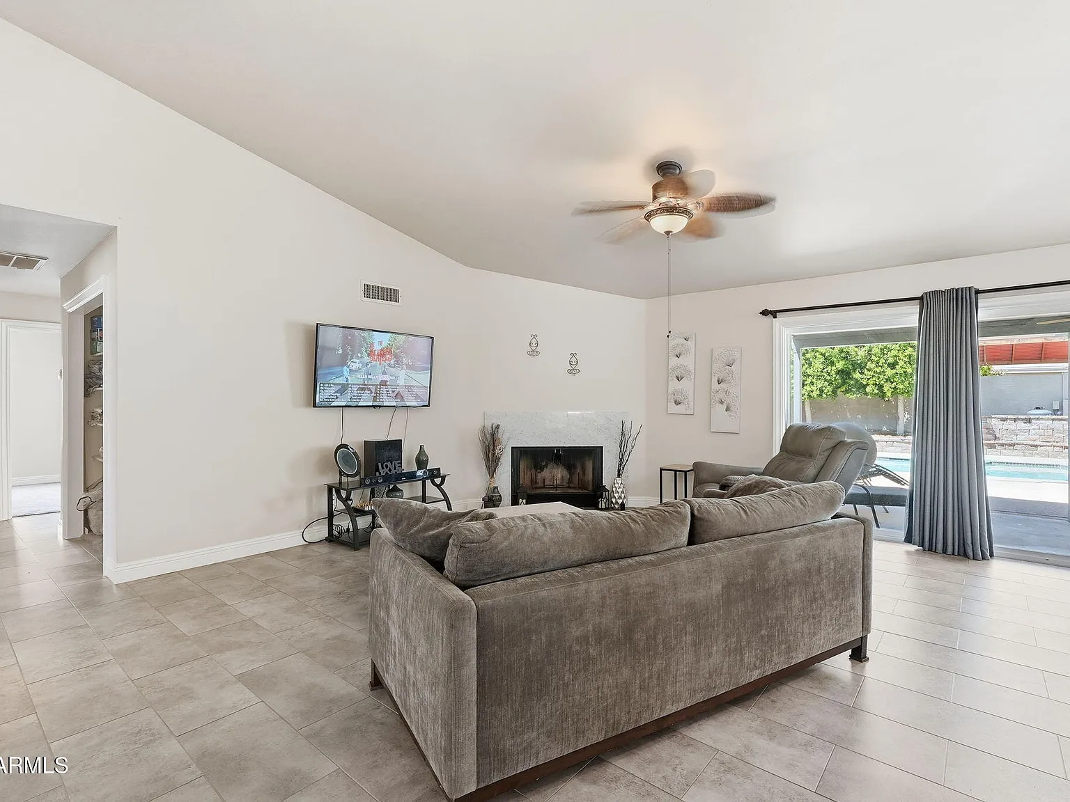 4 bed, 3.0 bath, 2291 sqft, $4,800 — Photo 3