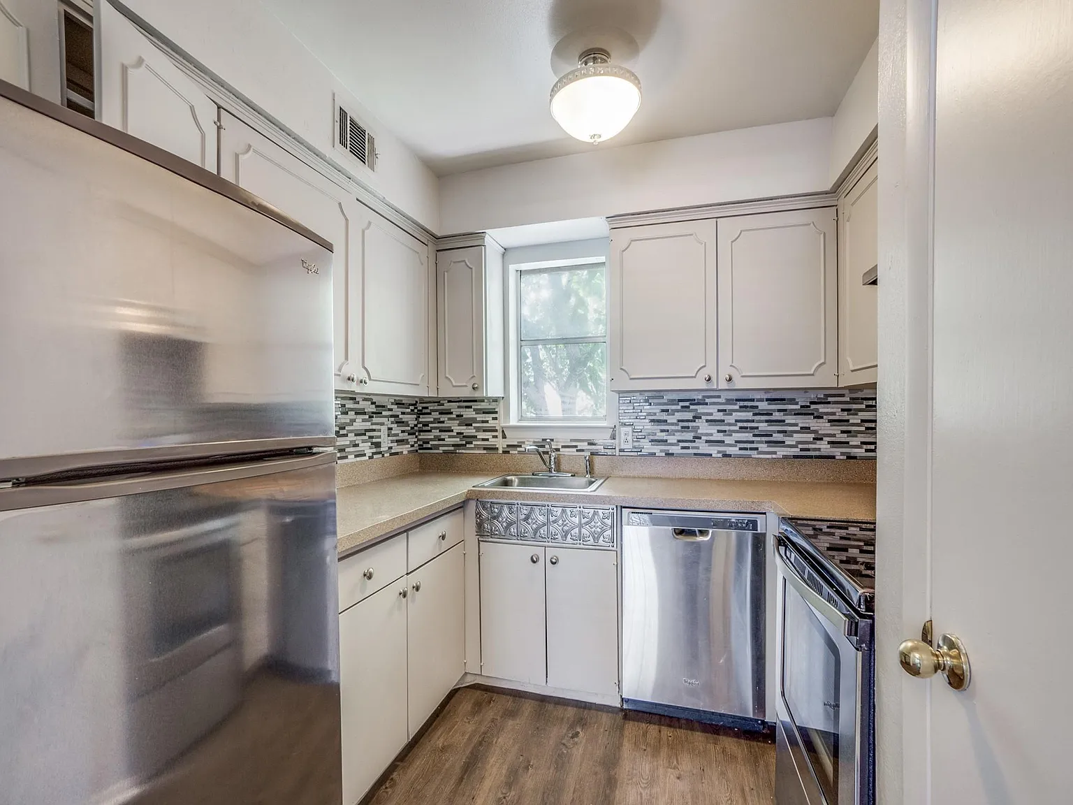 4311 Bowser Ave — Photo 3
