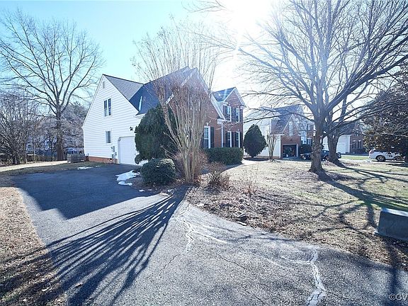 5th image of 5509 Burberry Ln