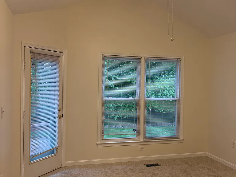 14208 Greenview Dr — Photo 12