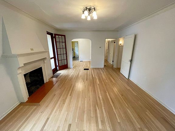 3rd image of 2253 NW Pettygrove St APT 2