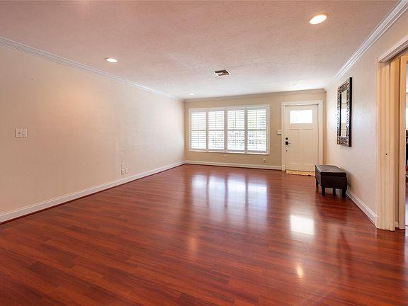 4th image of 304 N 31st Court