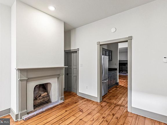3rd image of 41 W Philadelphia St