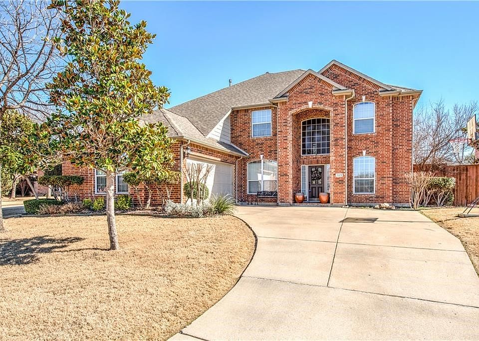 Fantastic updated 4 bedroom home in Keller with formals, study, and gameroom.