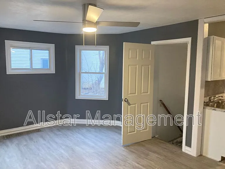 760 W 9th St — Photo 4