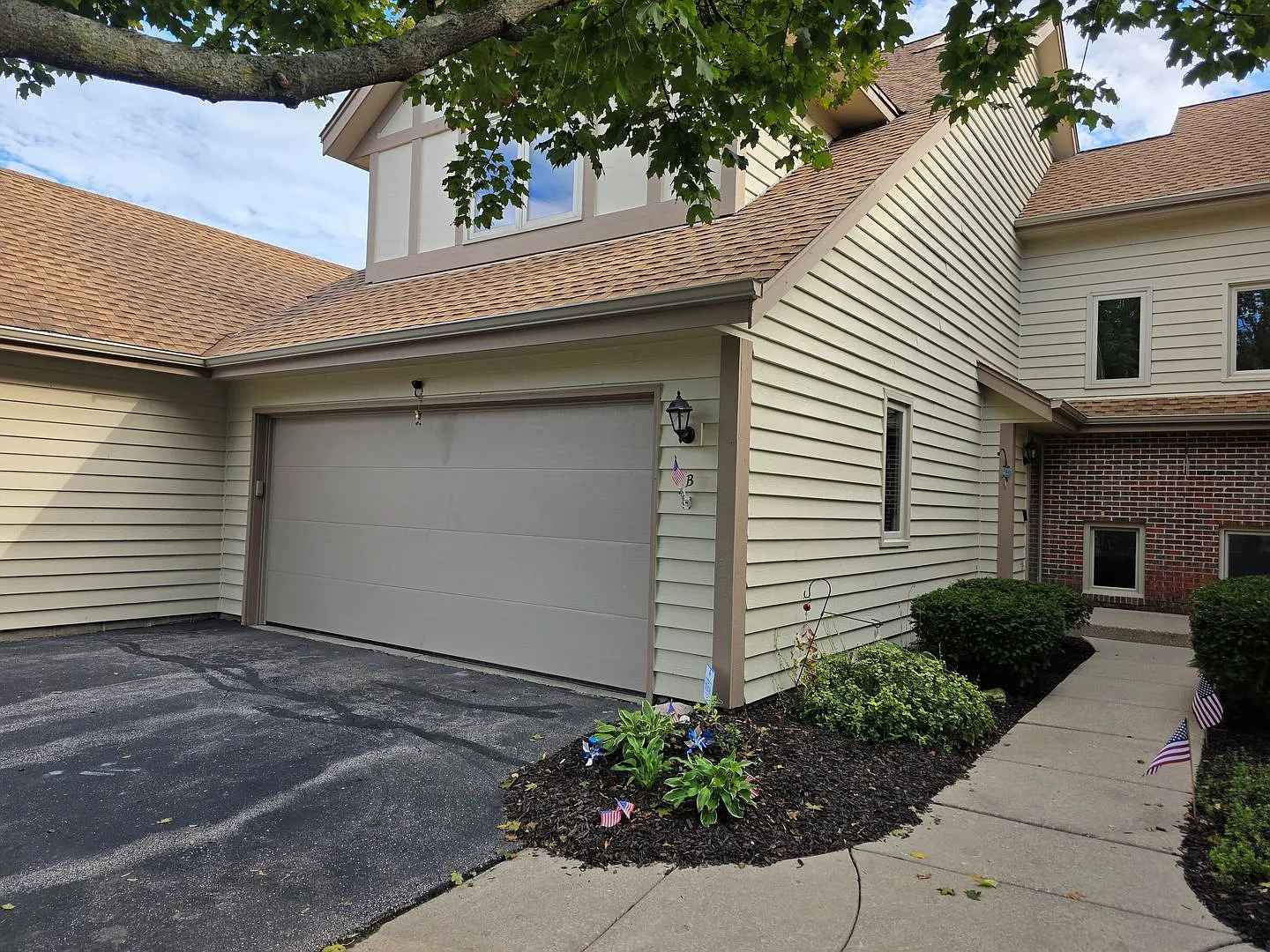 2+ bedroom Pewaukee townhome — Photo 1