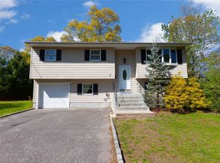 17 Timberpoint Rd, East Islip, NY 11730