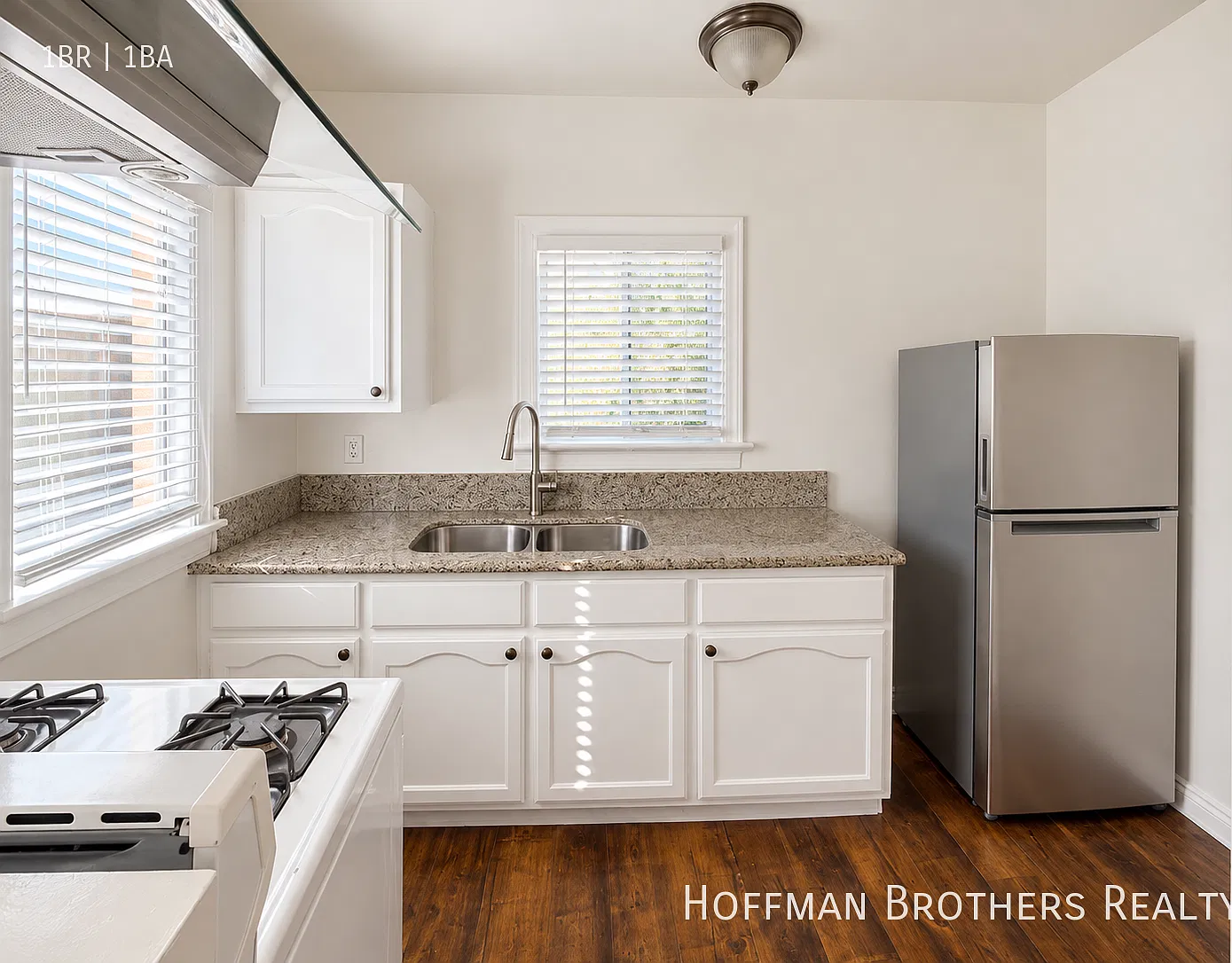 Koreatown Updated 1-Bedroom Apartment with Fresh Paint, Equipped Kitchen, Ceiling Fans, Included ... — Photo 2