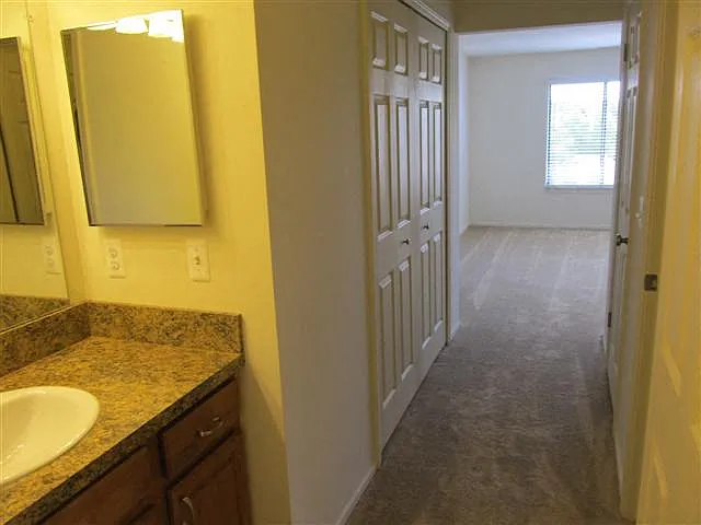 River Oaks Apartments of Rochester Hills — Photo 39