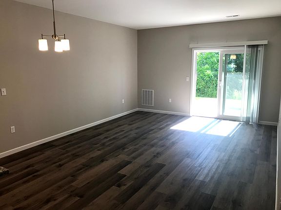 4th image of 2074 Community Ln #105