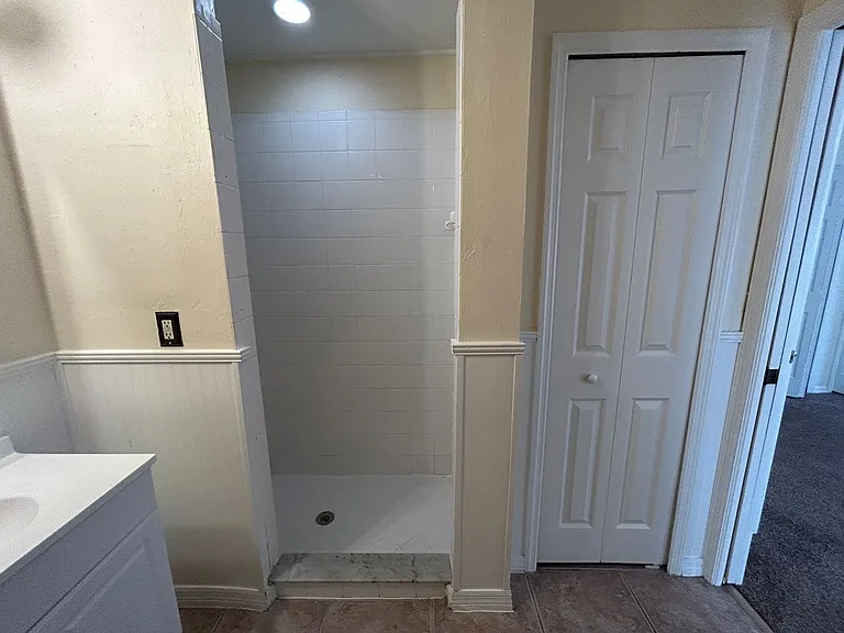 2301 NE 35th St — Photo 14